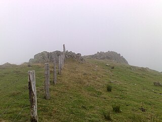 Вершина горы и граница с Испанией