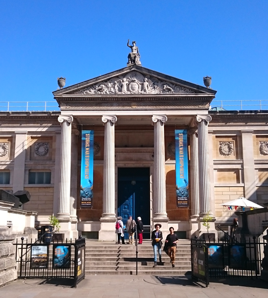 File:Ashmolean Museum Entrance May 2016.png