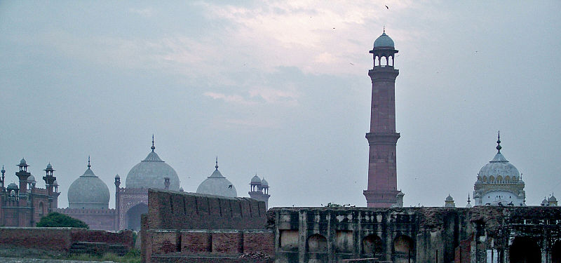 File:Badshahi Mosque and tomb of Ranjit Singh.jpg