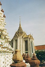 Миниатюра для Файл:Bangkok Wat Arun south Mondop.jpg