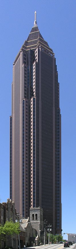 Bank of America Plaza vanuit North Ave naast "old Wacovia Building garage"