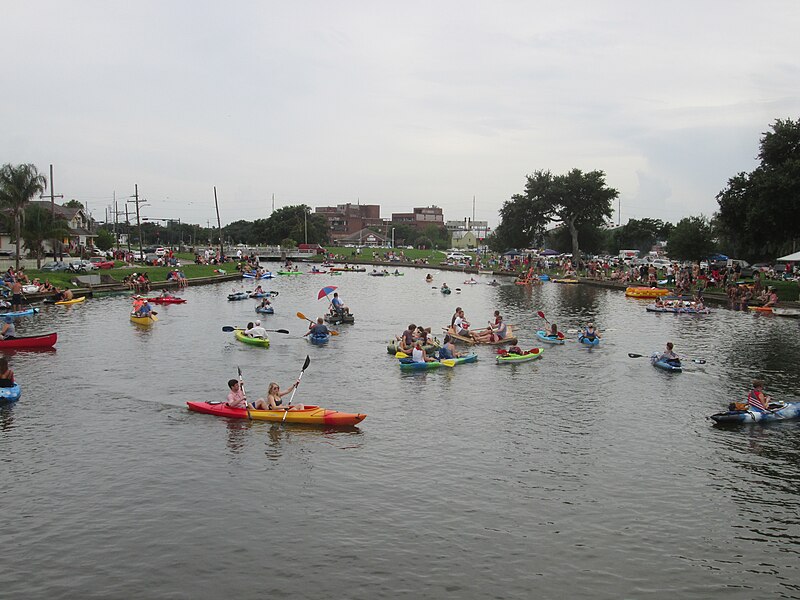 File:Bayou4th2015 Bayou Boating 7.jpg