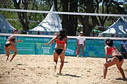 Deutsch: Beachvolleyball bei den Olympischen Jugendspielen 2018; Tag 8, 14. Oktober 2018; Mädchen, Achtelfinale – USA-Peru 2:0 (21–19/21–12) English: Beach volleyball at the 2018 Summer Youth Olympics at 14 October 2018 – Girls Round of 16 – USA-Peru 2:0 (21–19/21–12)