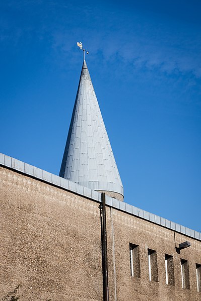 File:Bergisch Gladbach - Herz-Jesu-Kirche, Schildgen - 8003.jpg