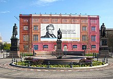 Mock reconstruction and giant posters, in front of that the restored Schinkelplatz Berlin, Mitte, Schinkelplatz, Bronzestandbilder Beuth, Schinkel, Thaer.jpg