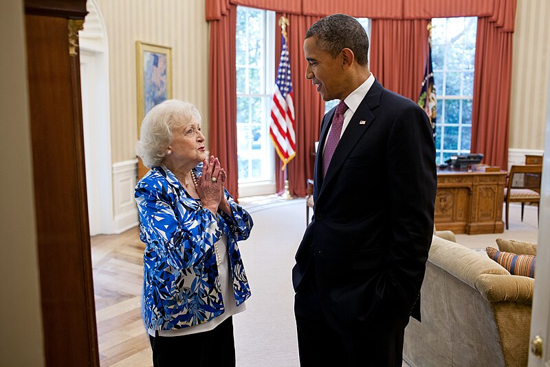 File:Betty White and Barack Obama in the Oval Office.jpg