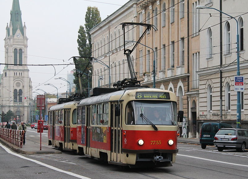 ファイル:Bratislava, Radlinského ulica, Tatra T3M č. 7733+7734 (2013-10-25; 01).jpg