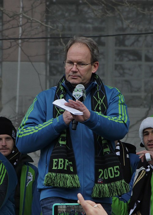 Schmetzer speaking at a victory rally at Seattle Center following the team's MLS Cup 2016 victory.