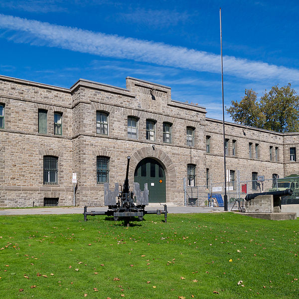 File:Brockville Armoury 1.jpg