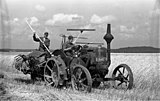 Traktor zn. Lanz-Bulldog při sklizni r. 1949