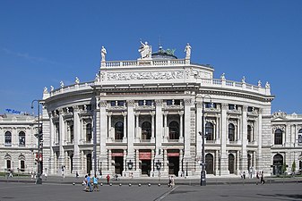 Το θέατρο Μπούργκτεατερ (Burgtheater) στην κυκλική λεωφόρο Ρίνγκστρασσε