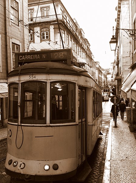 File:CCFL554traseira@RConc.ªº2011sepia.jpg