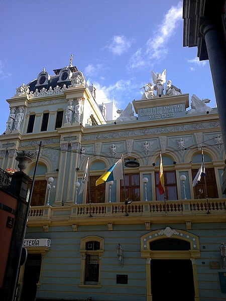 File:Canaries Tenerife Santa Cruz Círculo Amistad XII Enero - panoramio.jpg