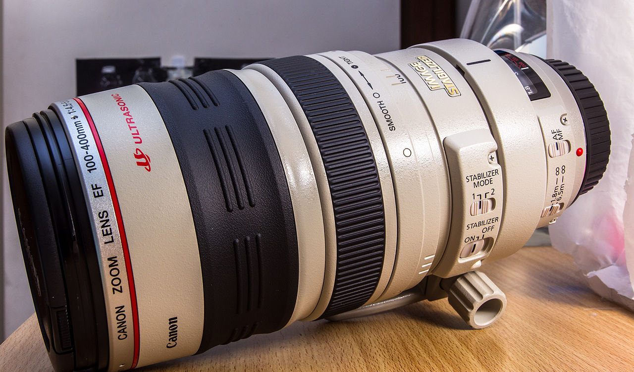 File:Canon EF 100-400mm f4.5-5.6L IS USM.jpg - Wikimedia Commons