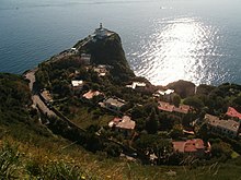 Il faro e le villette dalla sommità del Capo Miseno