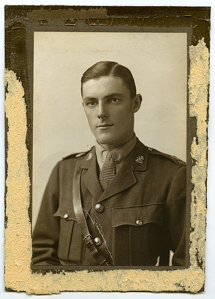 File:Captain Daniel W. Curham photograph (1920).jpg