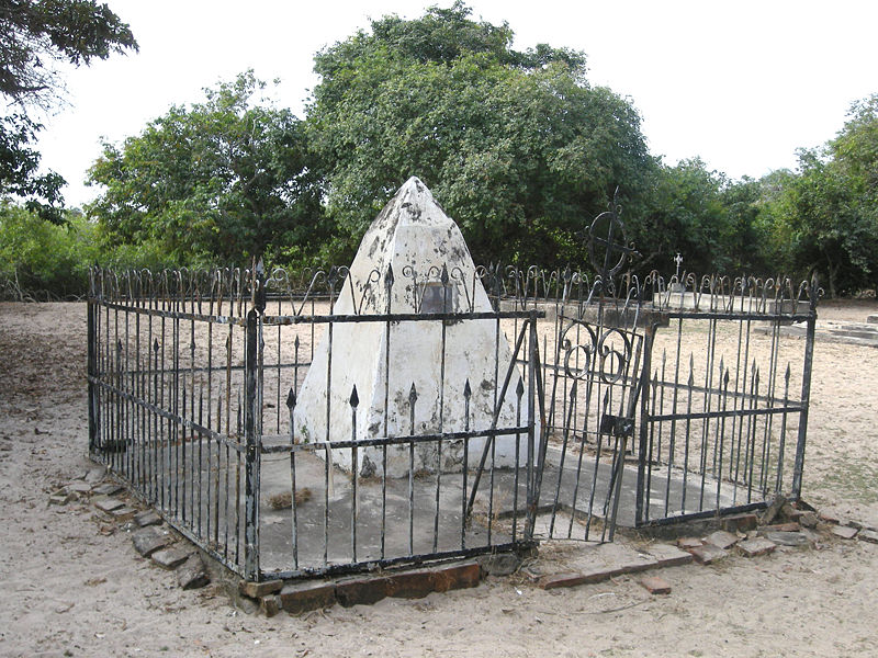 File:Carabane-Cemetery1.jpg