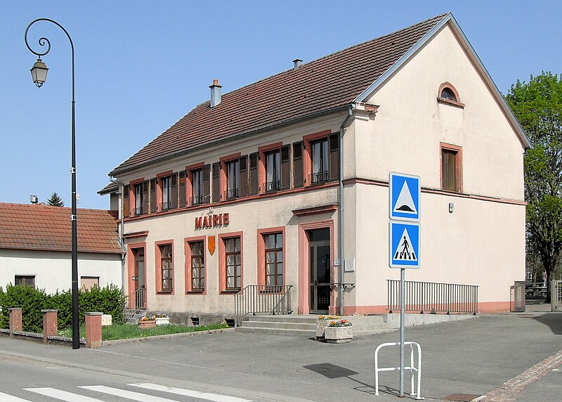 File:Chavannes-sur-l'Étang, Mairie.JPG