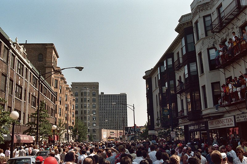 File:Chicago Pride Parade 1985 030.jpg