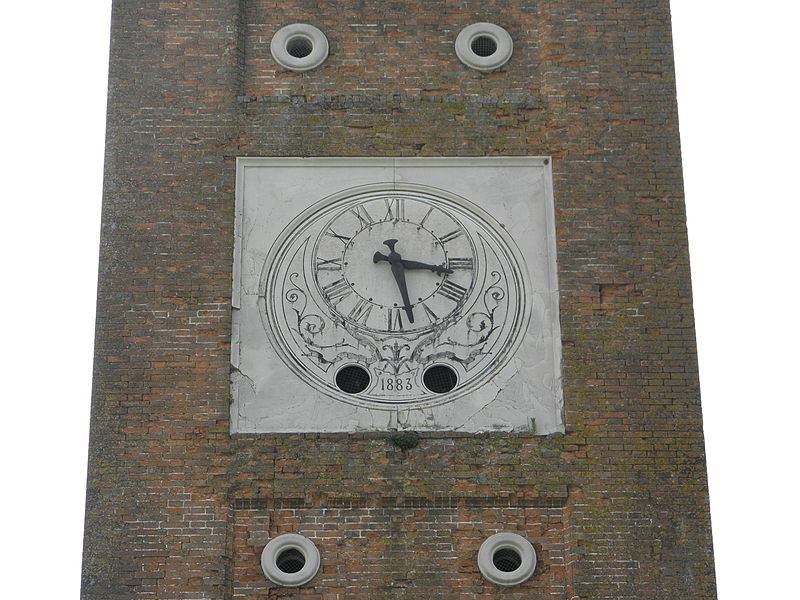 File:Chiesa di Sant'Andrea Apostolo, campanile, orologio (Venegazzù, Volpago del Montello).JPG