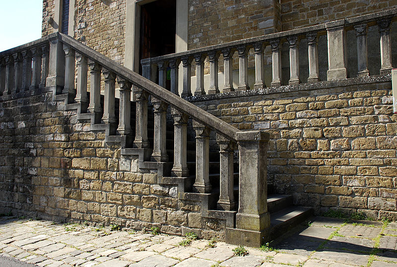 File:Chiesa di Santa Lucia al Galluzzo - Stairway.jpg