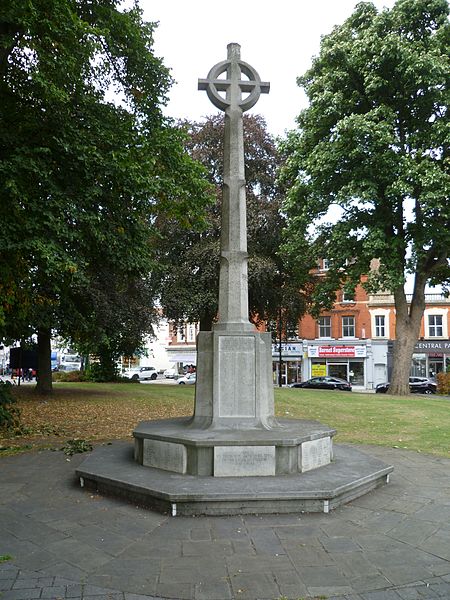 File:Chipping Barnet war memorial Sept 2016 02.jpg