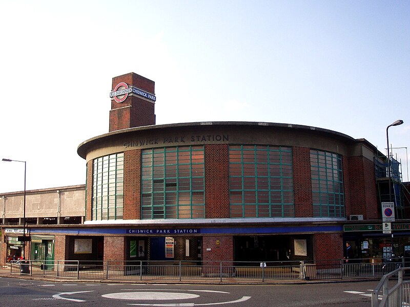 Chiswick Park station.jpg