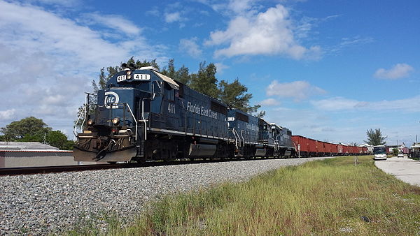 Three GP40-2s lead a southbound train through Lake Worth, Florida