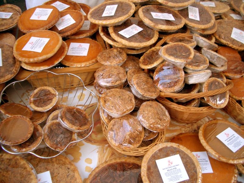 File:Collection of pies.jpg