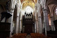 Schip met achteraan het orgel Cavaillé-Coll