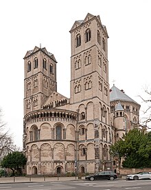 Vedere a absidei și a celor două clopotnițe ale bazilicii Sfântul Gereon, la Köln, Germania.