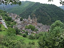 Conques Abbey church Conques - panorama.jpg