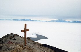 Vista de la cruz de Observation Hill (SMHA).