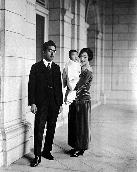 File:Crown Prince Hirohito & Princess Nagako & Princess Shigeko 1.jpg