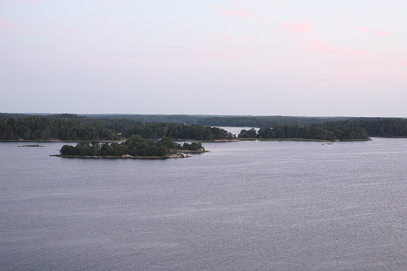 File:Cruisship route near Stockholm harbour 018.JPG