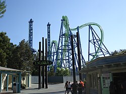 Six Flags Magic Mountain'da Déjà Vu roller coaster.jpg