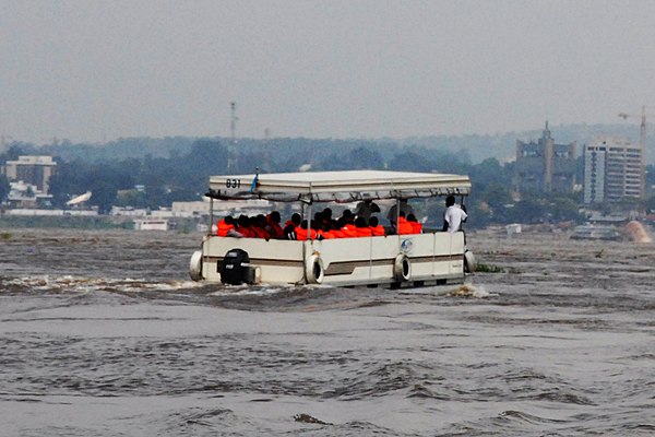 Image: Déplacement sur le fleuve Congo 1