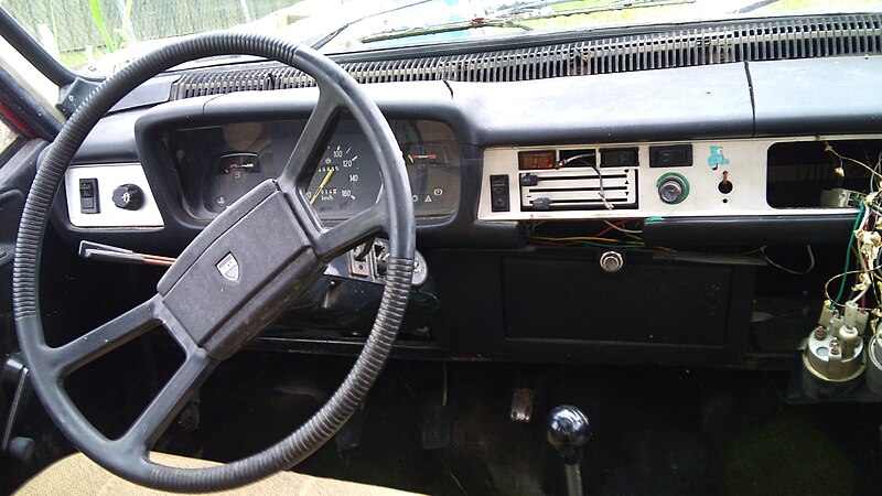 File:Dacia1300inside.JPG