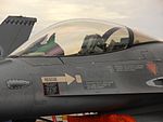 Detail kokpitu lietadla F-16 Fighting Falcon.jpg