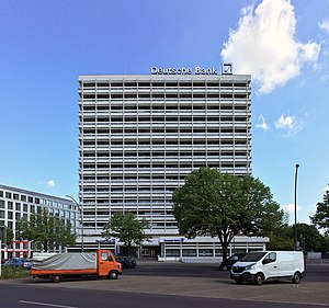 Deutsche-Bank-Otto-Suhr-Allee-Berlin-Charlottenburg-06-2017a.jpg