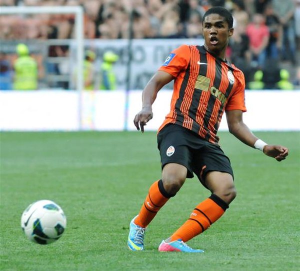 Costa playing for Shakhtar in 2013