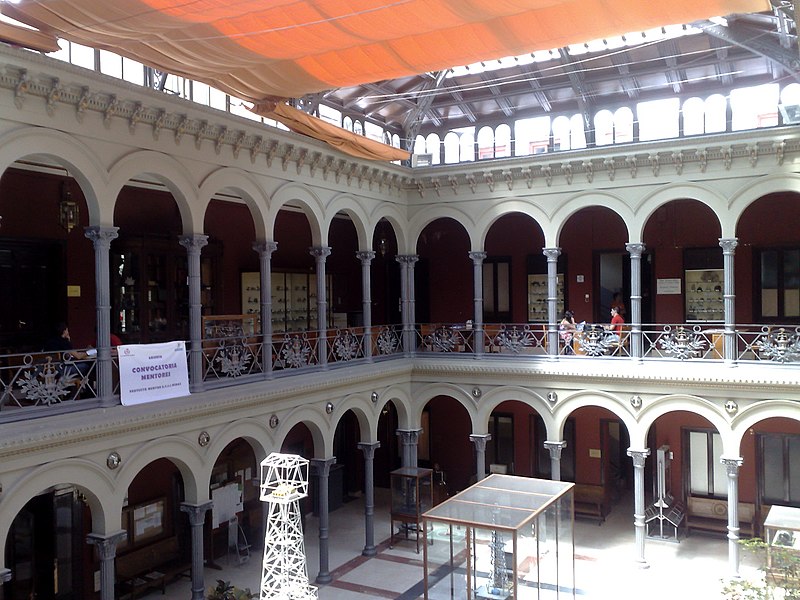 File:Edificio de la ETSIM de Madrid (1893). Patio interior.jpg