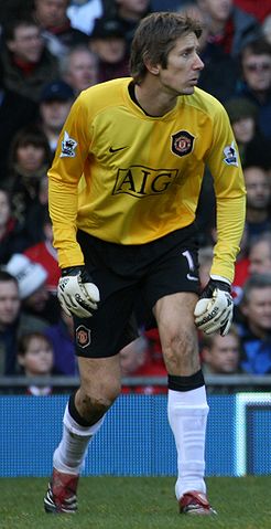 ファイル:Edwin van derSar playing for MUFC cropped.jpg - Wikipedia