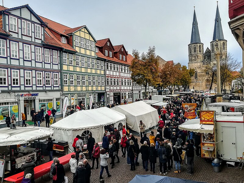 File:Eichsfelder Wurstmarkt, sausage marktet in Duderstadt 02.jpg