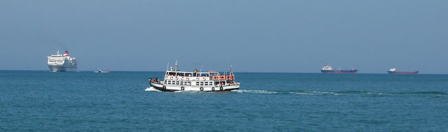 Panoramic view of the old ferry sailing across the Bay of Cádiz.