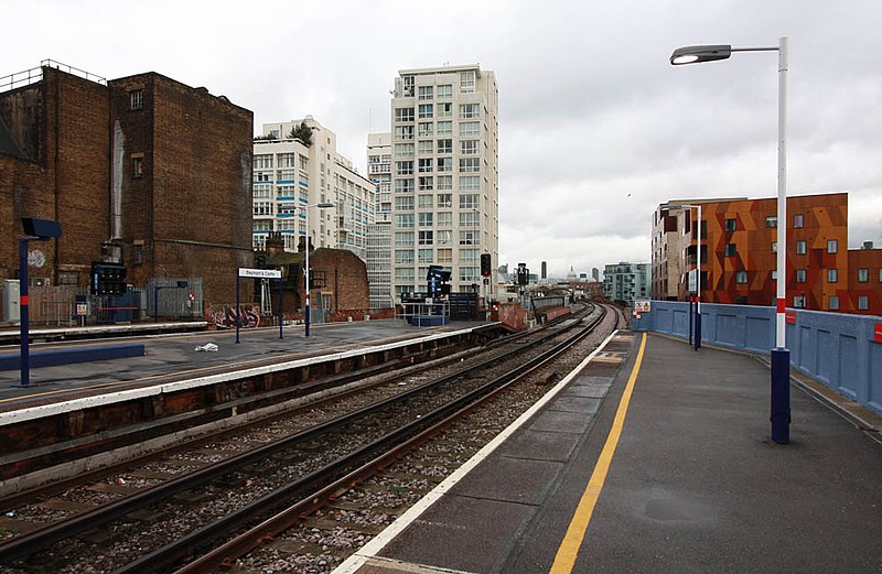 File:Elephant ^ Castle Station - geograph.org.uk - 2778487.jpg