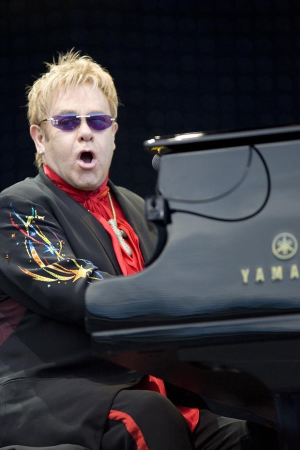 Photo Elton John via Wikidata