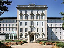 Entrada principal del Hospital de la Universidad de Emory.jpg