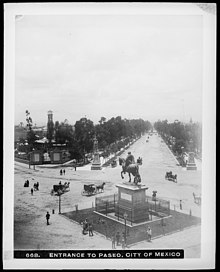 Toegang tot Paseo, Mexico-Stad, Mexico, ca.1905-1910 (CHS-668).jpg