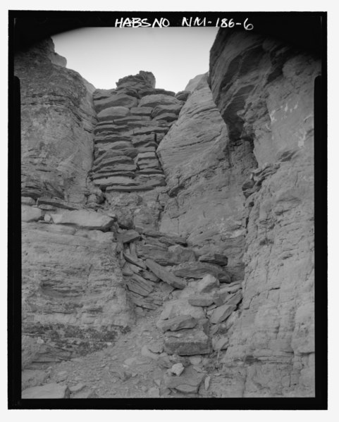 File:Entry to passage way, looking southwest - Pointed Butte Pueblito, Cibola Canyon, Dulce, Rio Arriba County, NM HABS NM-186-6.tif